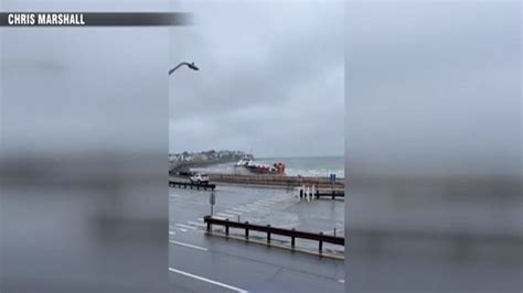 WATCH: Canadian hovercraft forced to ground itself on Hampton Beach